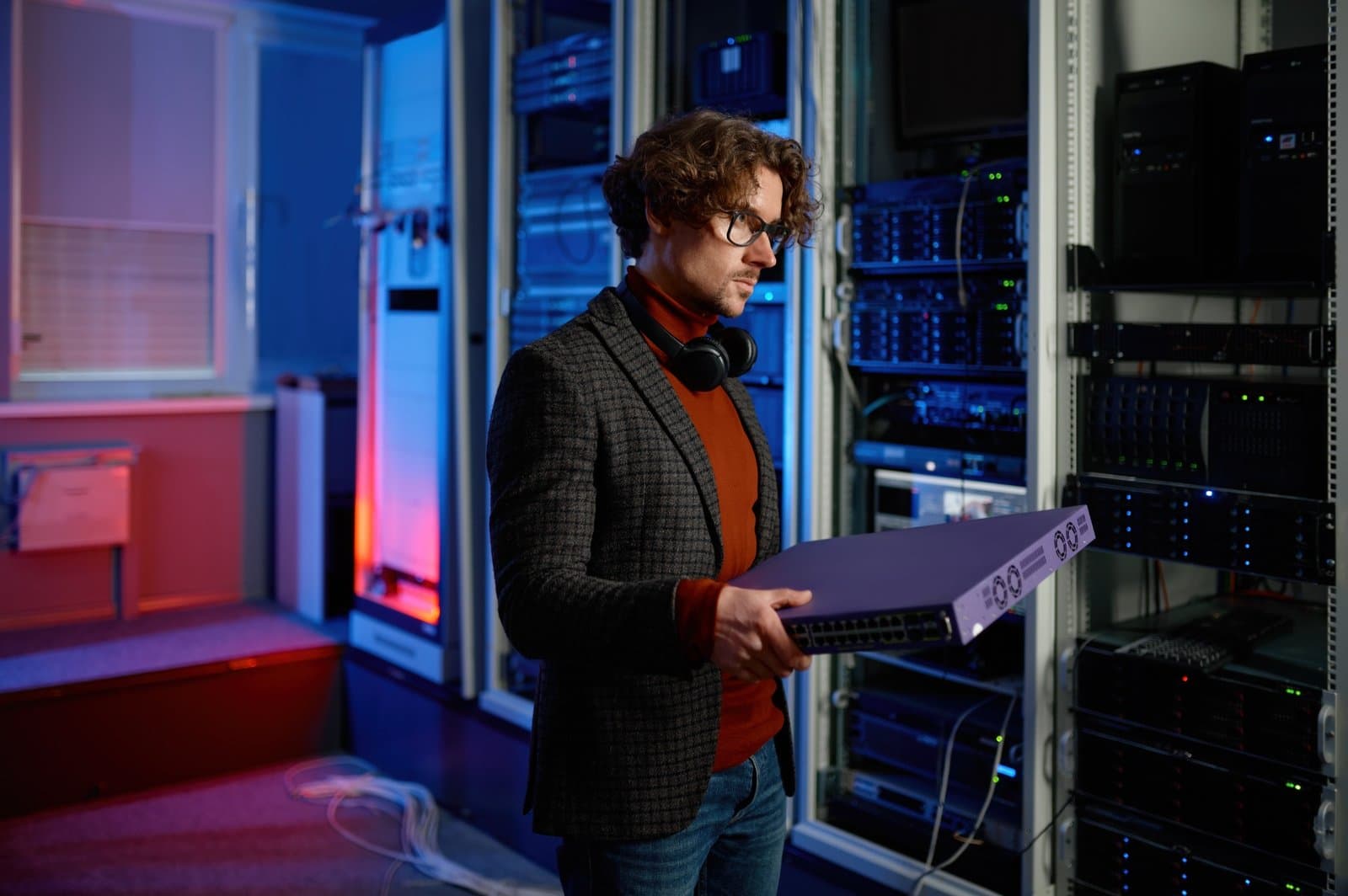 it-specialist-installing-network-switch
